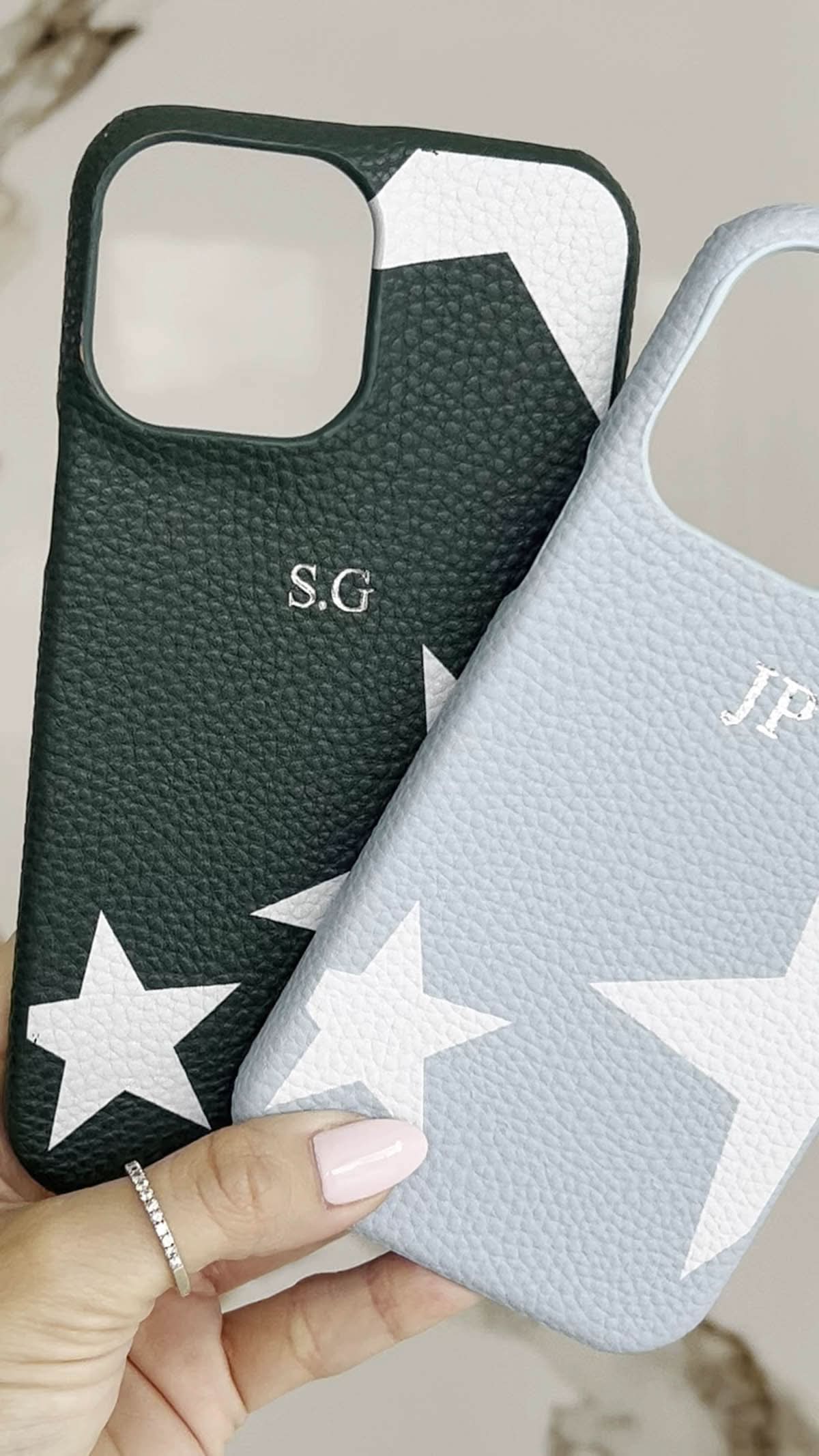 Funda para iPhone Liam de Maison Caviar, protección de alta calidad en diseño elegante y resistente.