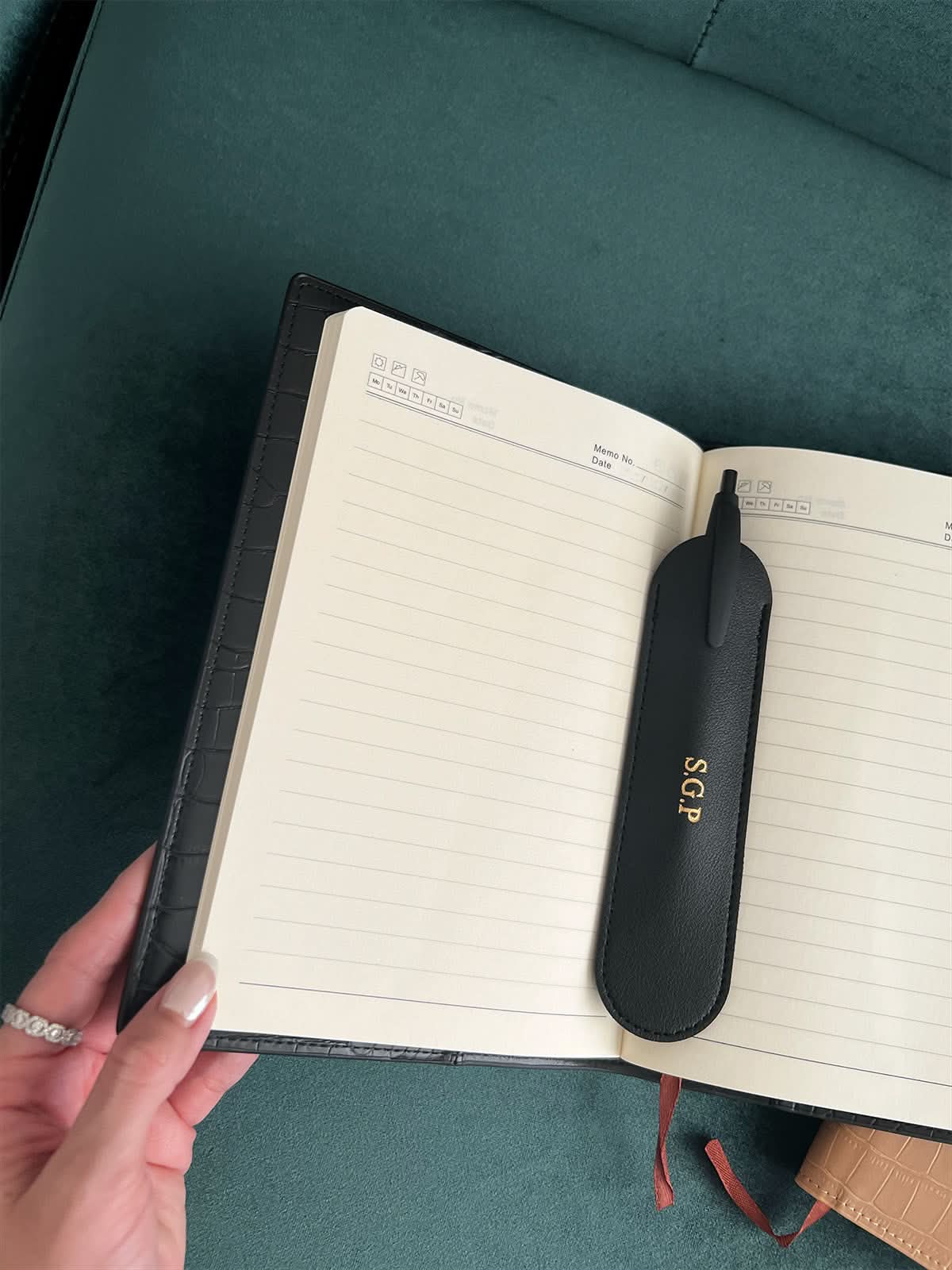 Porta lapicero Narciso de Maison Caviar, organizador de escritorio con diseño elegante y espacio para bolígrafos y útiles.