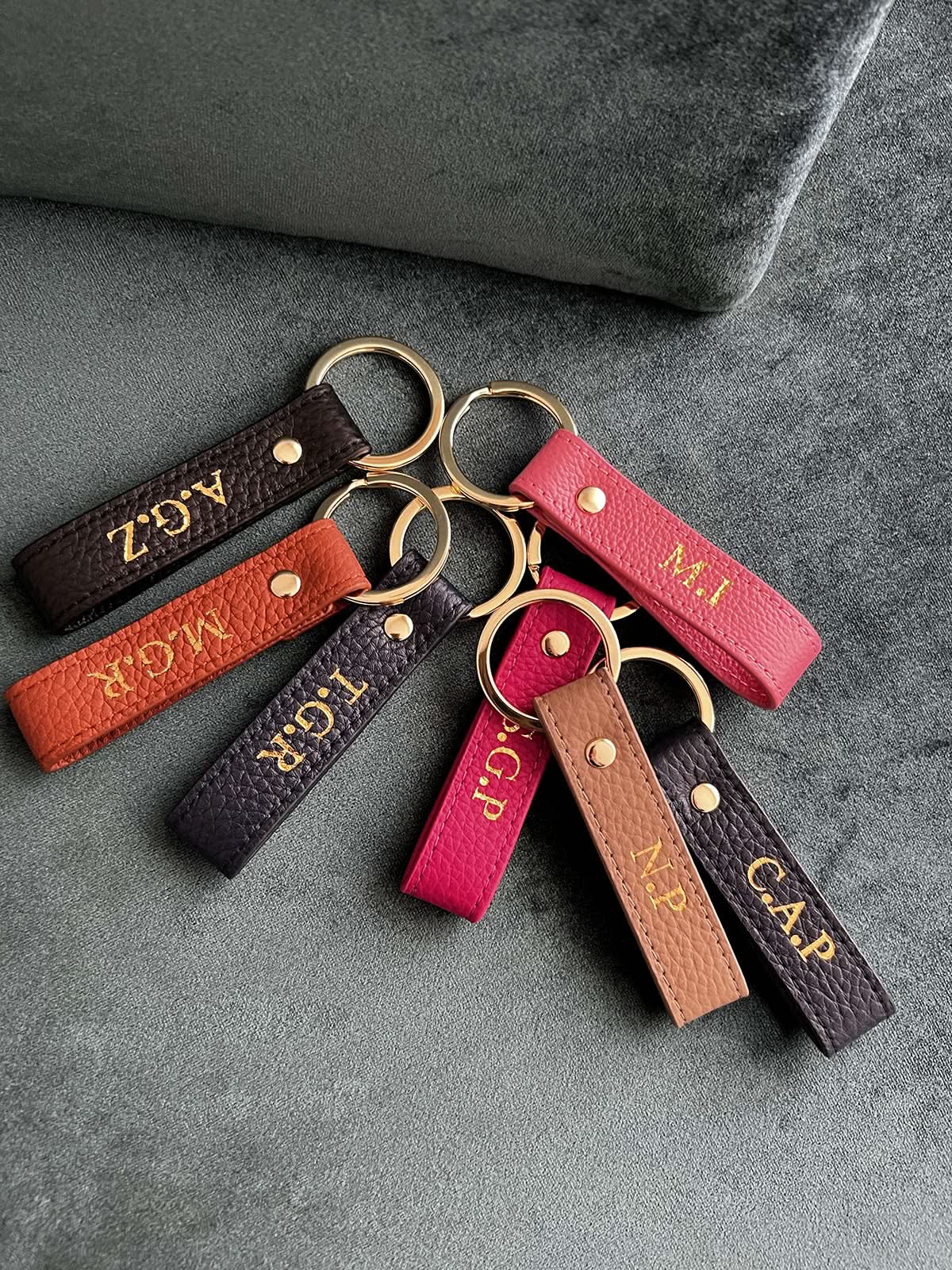 Llavero Maison Caviar Capri con diseño elegante, en acabado metálico y detalles distintivos, para llaves y accesorios.
