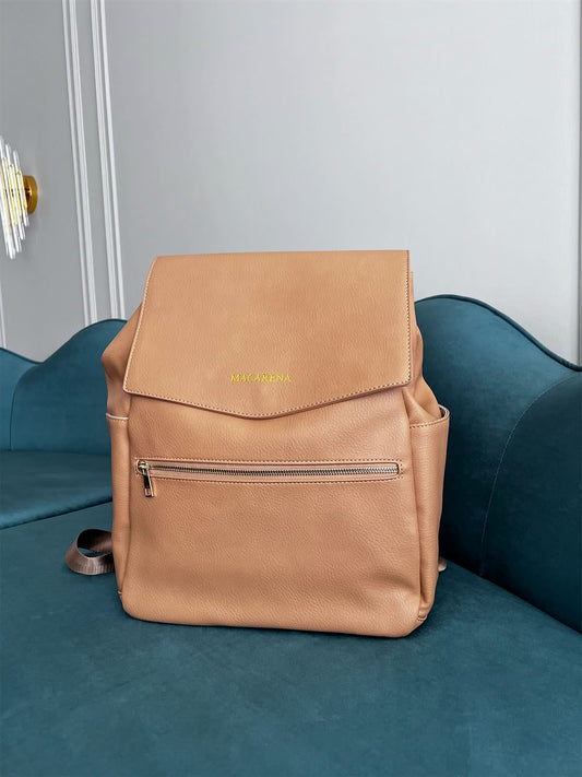 Pañalera Maison Caviar Carter con múltiples compartimentos y asas, en diseño elegante y práctico para llevar accesorios de bebé.
