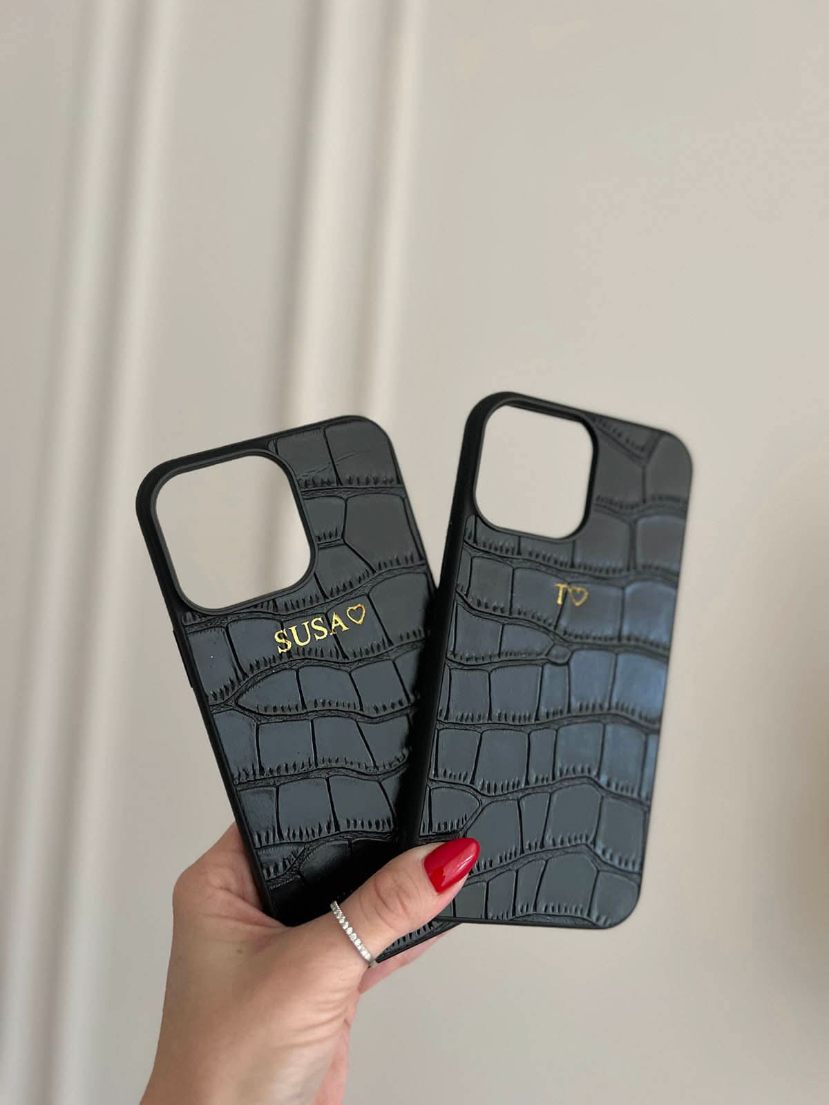 Funda para iPhone Valencia de Maison Caviar, protección de alta calidad con diseño elegante y acabado refinado.