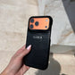 Funda para iPhone Maison Caviar Napoles de cuero con diseño elegante y protección resistente, vista frontal del producto.