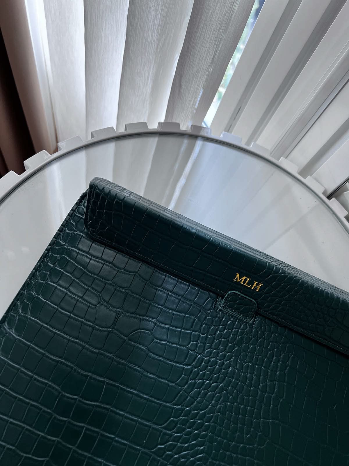 Funda para MacBook Maison Caviar Nobu, protección elegante en color negro para portátil MacBook.