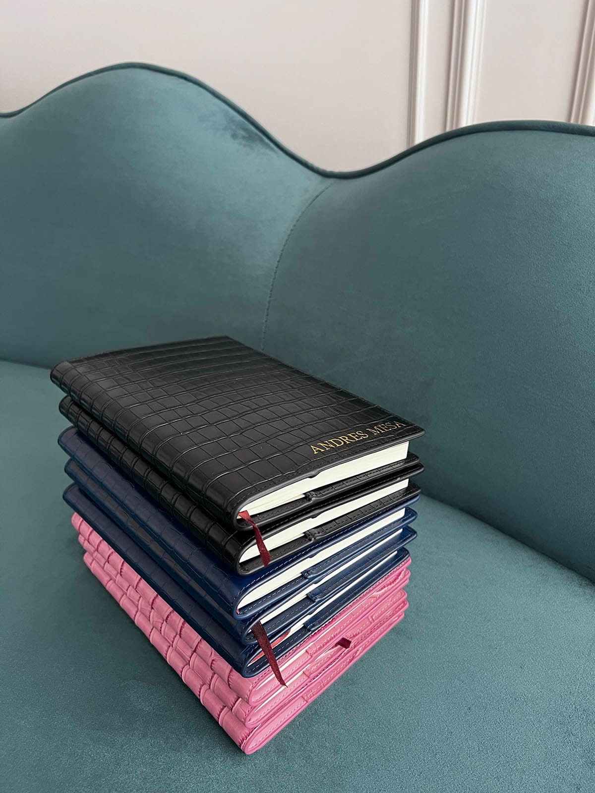 Agenda Sicilia de Maison Caviar, agenda con diseño elegante y detalles en la portada, para organizar tu año con estilo.