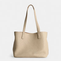Bolso Francesca de Maison Caviar en color kaki, bolso de mujer con diseño elegante y detalles de calidad.