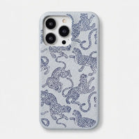 Funda para iPhone Maison Caviar Abby de color azul claro, protectora y elegante para teléfono móvil.
