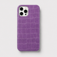 Funda para iPhone Maison Caviar Milan en color lila, protección elegante y moderna para teléfono móvil.