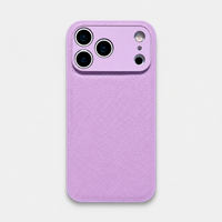 Funda para iPhone de Maison Caviar en color lila, protección elegante para teléfono móvil.