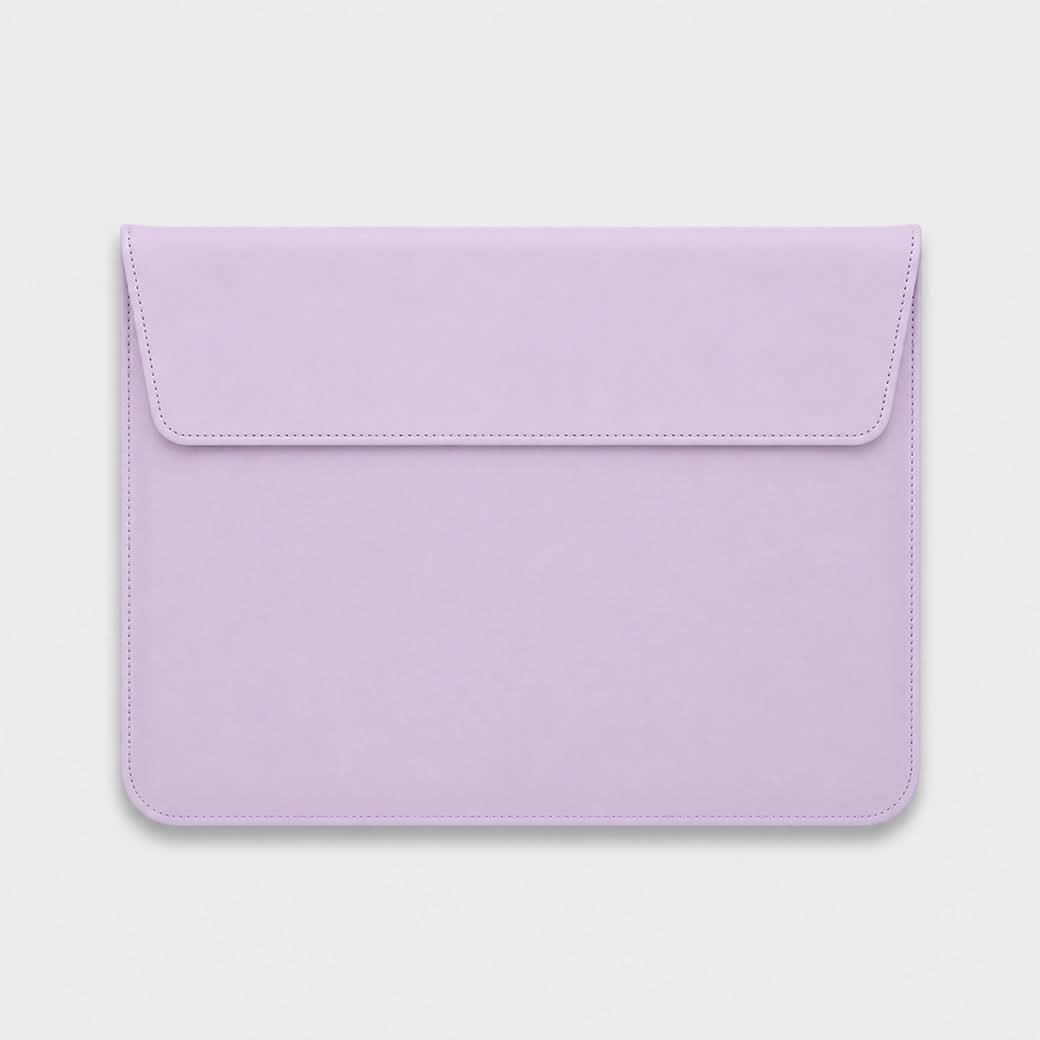 Funda para MacBook Maison Caviar Nobu en color lila, protección elegante para portátil MacBook.