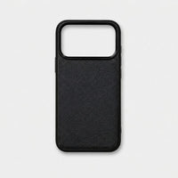 Funda para iPhone Maison Caviar Lucca, protección en cuero elegante, vista frontal con detalles en relieve y acabado suave.