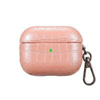 Funda para Airpods Maison Caviar Amsterdam de color rosa, protección y estilo para auriculares inalámbricos.