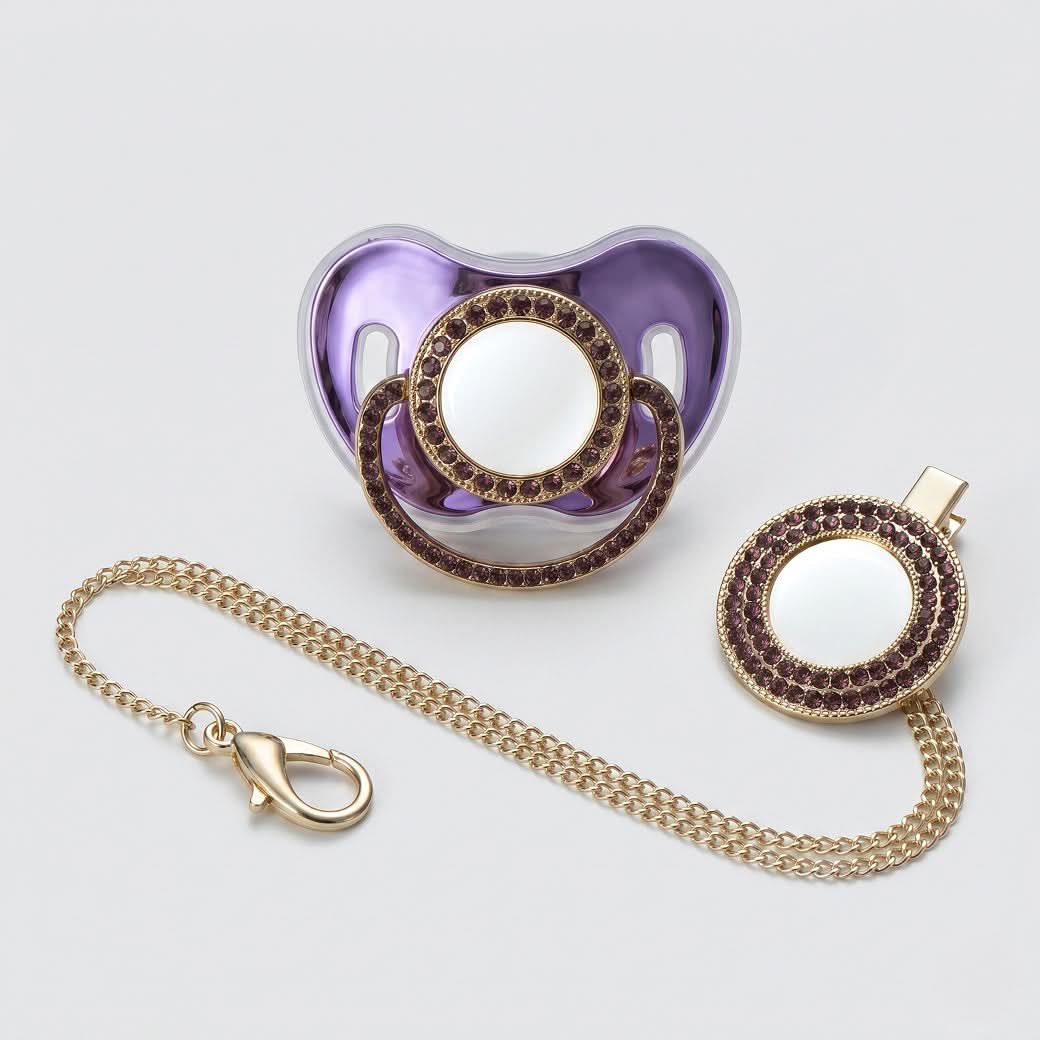 Chupa morada de la marca Maison Caviar, estilo Abel, con detalles elegantes y diseño moderno.