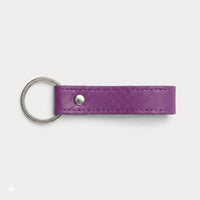 Llavero Capri de Maison Caviar en color morado claro, con diseño elegante y detalles decorativos para llaves y accesorios.