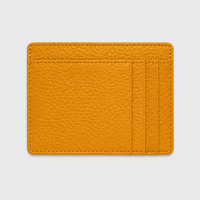 Billetera Maison Caviar Lisboa en color mostaza, con diseño elegante y cierre compacto para tarjetas y dinero.