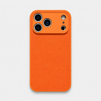 Funda para iPhone Madrid de Maison Caviar en color naranja, con diseño elegante y protección para el teléfono móvil.