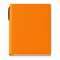 Agenda Maison Caviar Margot de color naranja con diseño elegante y cierre en la portada, ideal para organización personal.