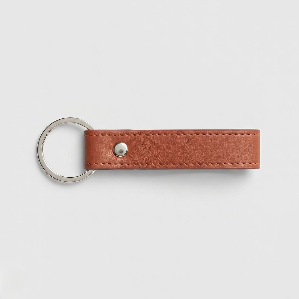 Llavero Maison Caviar Capri de color naranja con diseño elegante y detalles en textura, ideal para llaves o accesorios.