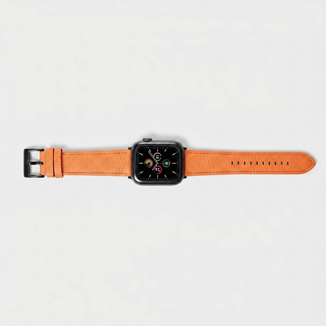 Correa naranja para Apple Watch Maison Caviar, elegante y de cuero, con hebilla en la imagen.