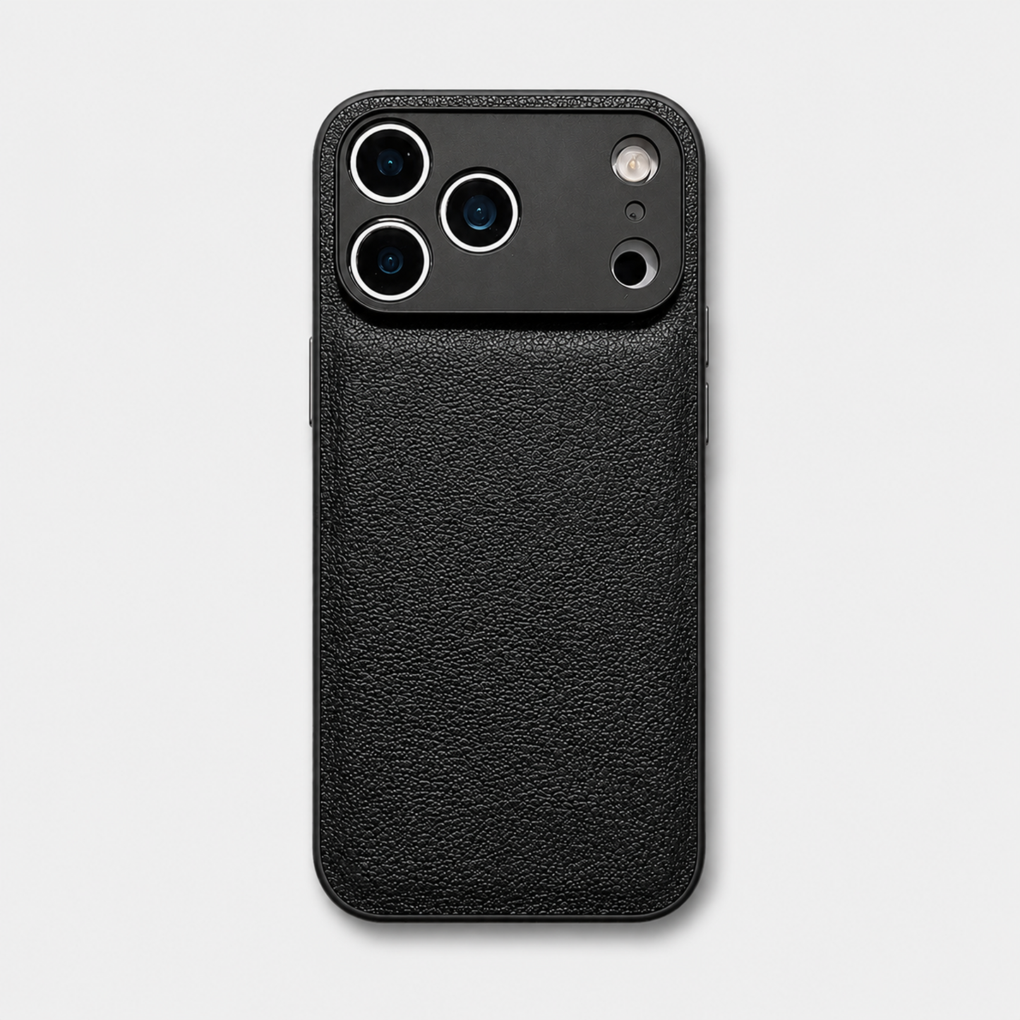 Estuche negro para iPhone de Maison Caviar, diseño elegante y resistente en la imagen.