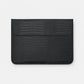 Funda para MacBook Maison Caviar Nobu en cuero negro con textura de cocodrilo, protección elegante para portátil.