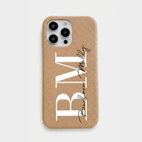 Funda para iPhone Alana de Maison Caviar en color nude, protección elegante y diseño delgado para teléfono inteligente.