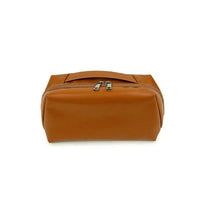 Bolsa de vanity Pia de Maison Caviar, bolso de maquillaje con compartimentos y diseño elegante en cuero negro.