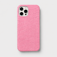 Funda rosa para iPhone de Maison Caviar, protección elegante para teléfono móvil con diseño de alta calidad.