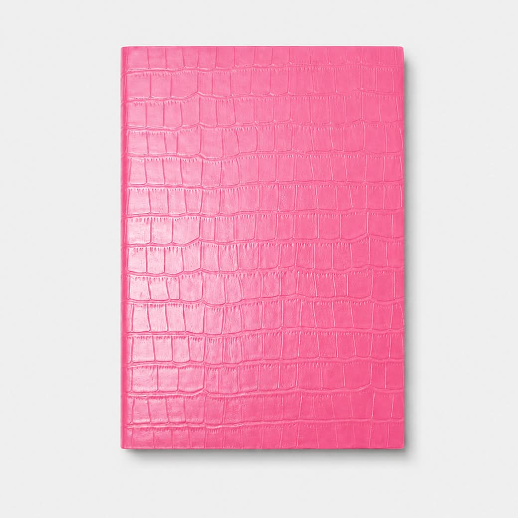 Agenda Maison Caviar Sicilia en color rosa con diseño elegante, vista frontal del cuaderno de planificación.
