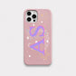 Funda rosa para iPhone de Maison Caviar, protección elegante con diseño atractivo para teléfono móvil.