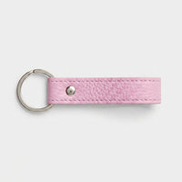 Llavero rosa de Maison Caviar con diseño elegante, ideal para sujetar llaves con estilo.