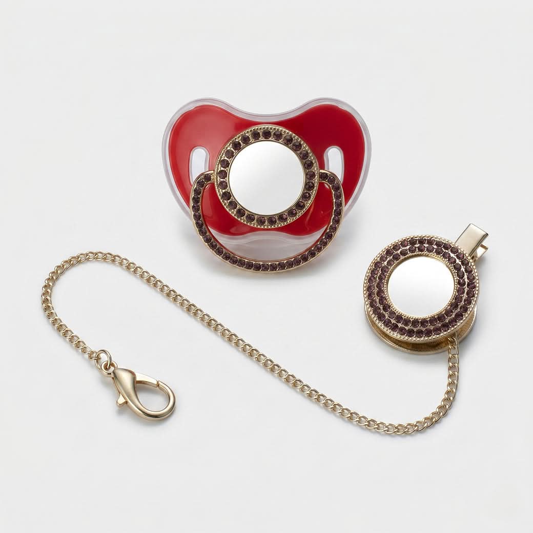 Chupa roja de Maison Caviar, diseño elegante y moderna, con detalles suaves y ajustados para un estilo sofisticado.