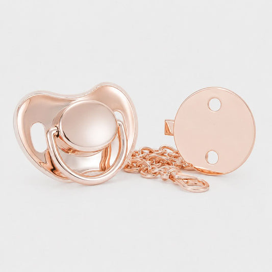 Chupa Noah de Maison Caviar en color rosa, con diseño suave y cómodo para bebés.