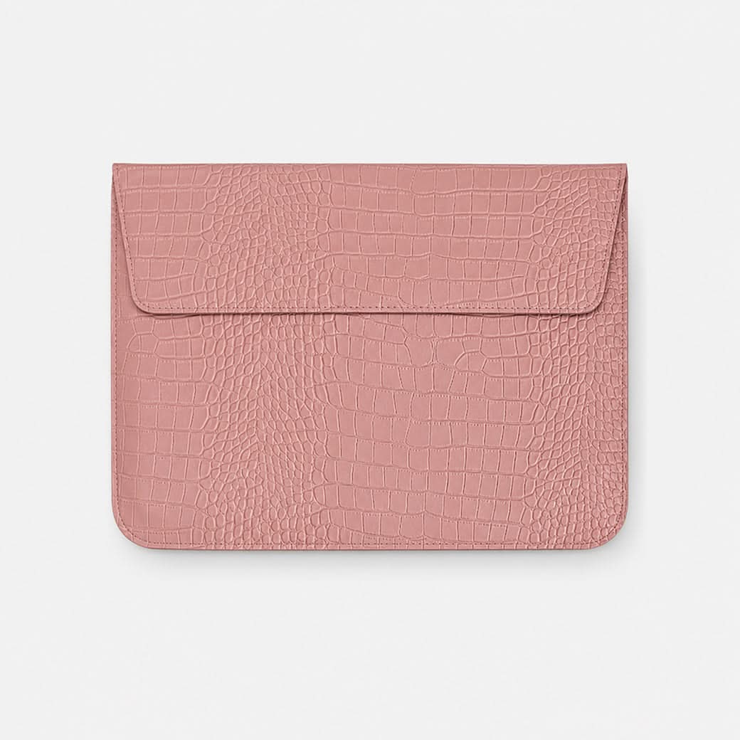 Funda para MacBook Maison Caviar Nobu con diseño rosacroc, protección elegante para portátil en imagen.