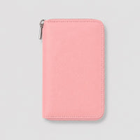Billetera rosa Greta de Maison Caviar, elegante y compacta, con cierre y detalles en cuero de alta calidad.