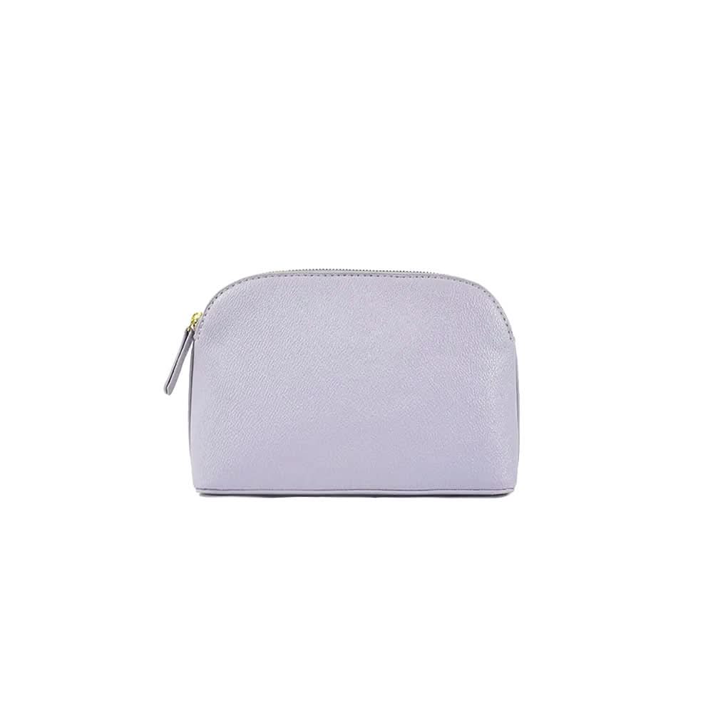 Bolsa de tocador Salamanca de Maison Caviar, elegante y compacta, con detalles en cuero y espacio para artículos de belleza.