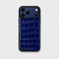 Funda para iPhone Maison Caviar Siena en azul oscuro, protección elegante y moderna para teléfono inteligente.