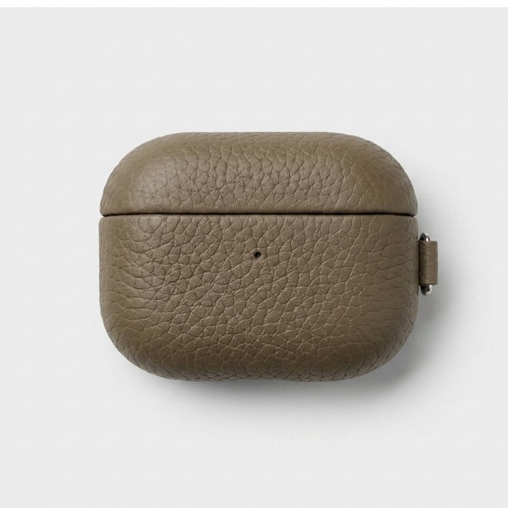 Funda para AirPods Maison Caviar Salem en color negro con detalles elegantes y cierre de cremallera para protección y estilo.