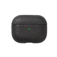 Funda para Airpods Maison Caviar Salem en color negro con textura de cuero, protección elegante para auriculares inalámbricos.