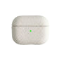 Funda para AirPods Maison Caviar Salem en color oscuro, protección elegante y duradera para auriculares inalámbricos.