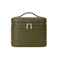 Bolsa de maquillaje Jade de Maison Caviar, funda de vanity con estilo elegante y diseño compacto visible en la imagen.
