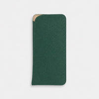 Estuche para gafas Maison Caviar en color verde, con diseño elegante y compacto para proteger las gafas.