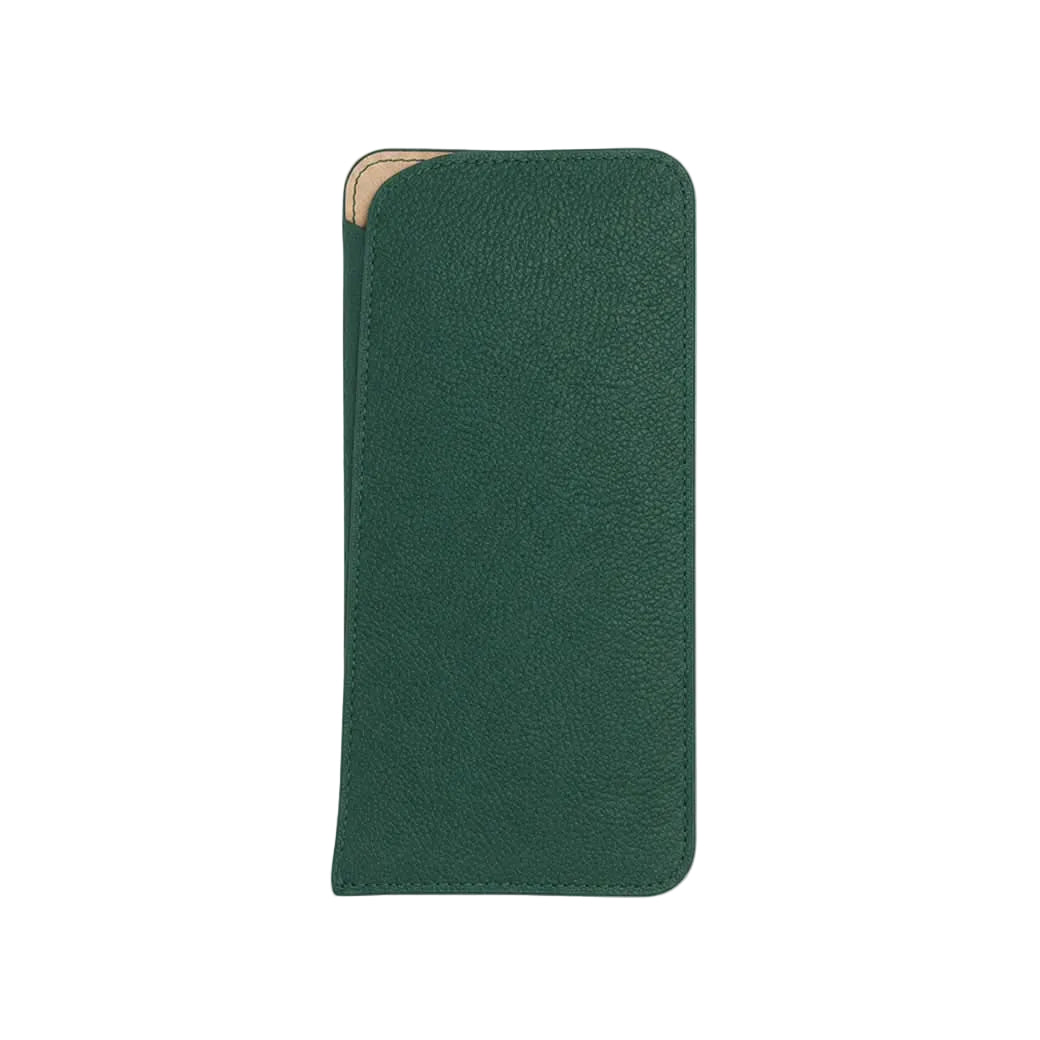 Estuche para gafas Maison Caviar en color verde, con diseño elegante y compacto para proteger las gafas.