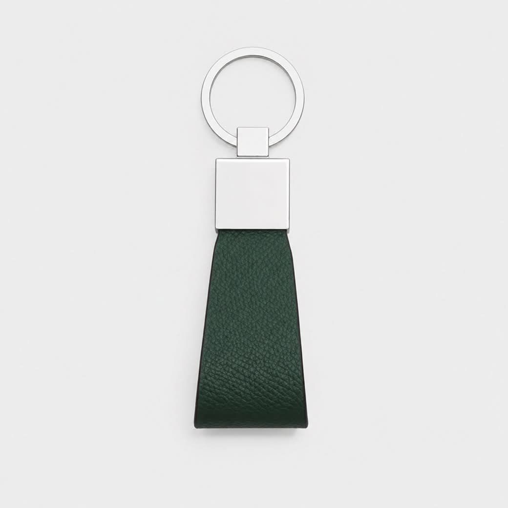 Llavero verde de Maison Caviar con diseño elegante y detalles en acabado brillante para llaves y accesorios.