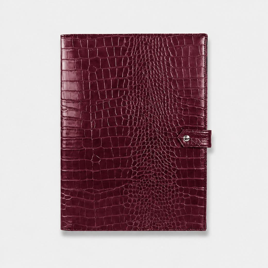 Funda para iPad Mojacar de Maison Caviar en color vinotinto, de cuero suave y diseño elegante para protección y estilo