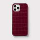 Funda para iPhone Maison Caviar Milan de color vino tinto, protección elegante para teléfono móvil.