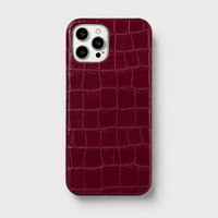 Funda para iPhone Maison Caviar Milan de color vino tinto, protección elegante para teléfono móvil.