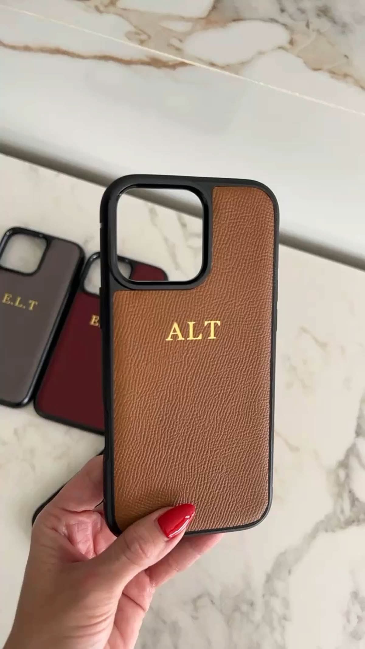 Funda para iPhone Maison Caviar Lucca, protectora y elegante, con diseño de alta calidad y detalles de lujo para teléfono móvil.