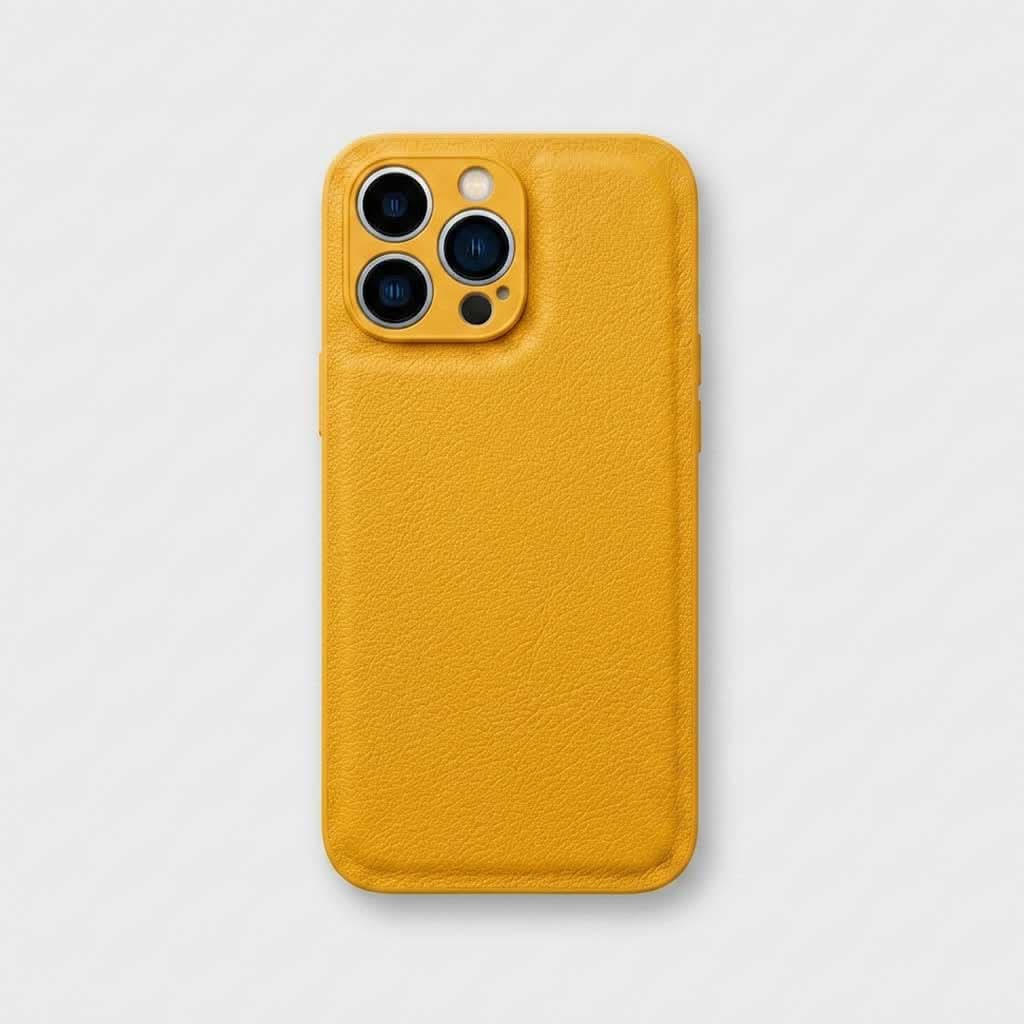 Funda para iPhone Casa Roma de Maison Caviar en color mostaza, protección y estilo para teléfono móvil.