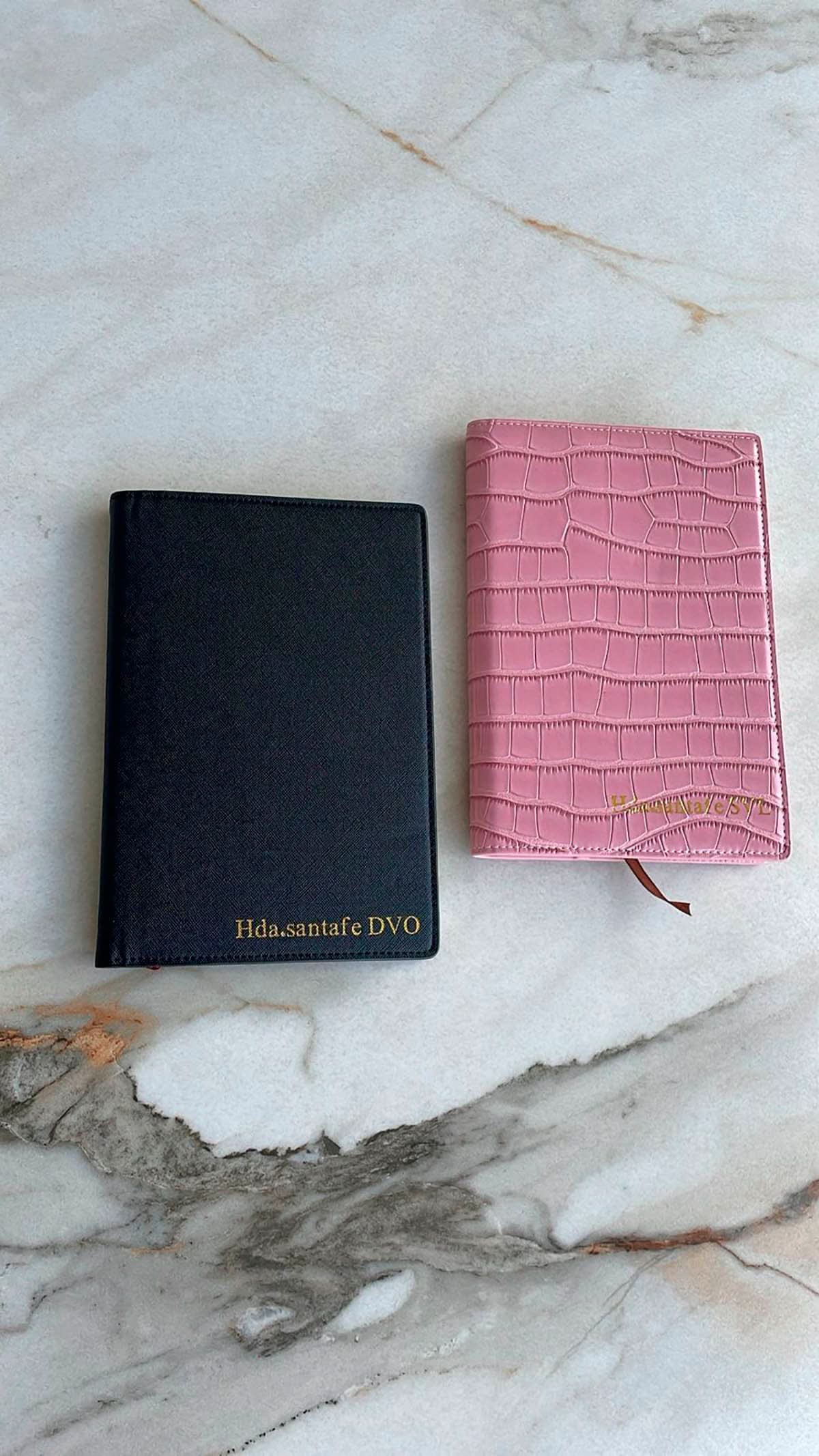 Agenda Sicilia de Maison Caviar, agenda anual con diseño elegante y páginas internas para organización personal.