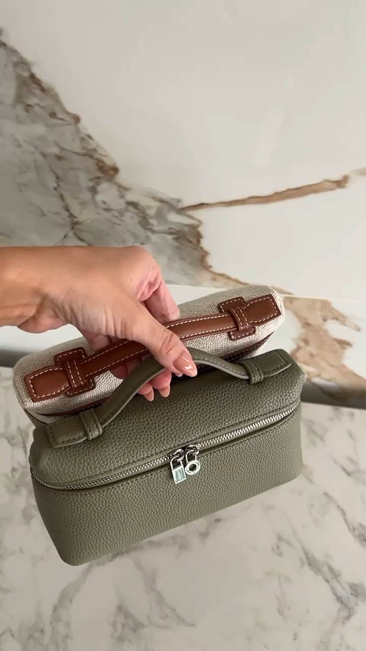 Bolso Giulia de Maison Caviar, bolso de mujer en cuero con asa superior y detalles elegantes, en tono marrón oscuro.